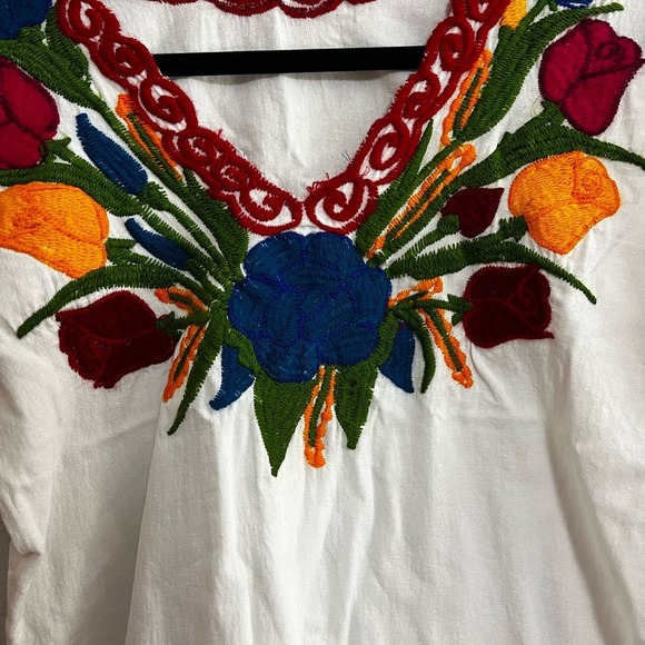 Embroidered White Top - No Brand - Picture 2 of 3